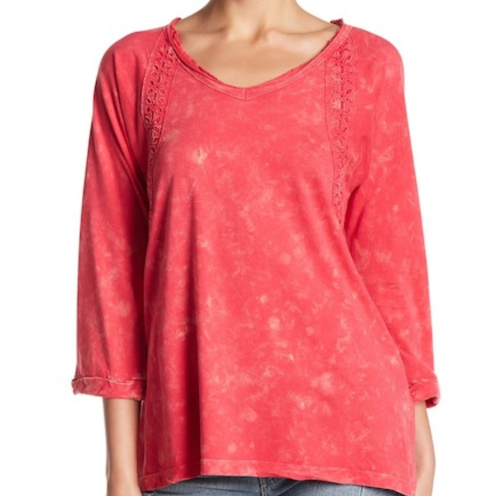 NWT Casual Studio‎ Embroidered Swing Tee Blouse Distressed Womens Size Small